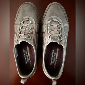 Sketchers relaxed fit air cooled memory foam